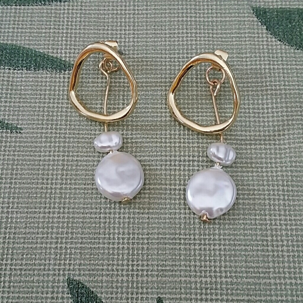 Faux Freshwater Pearl Earrings NWOT